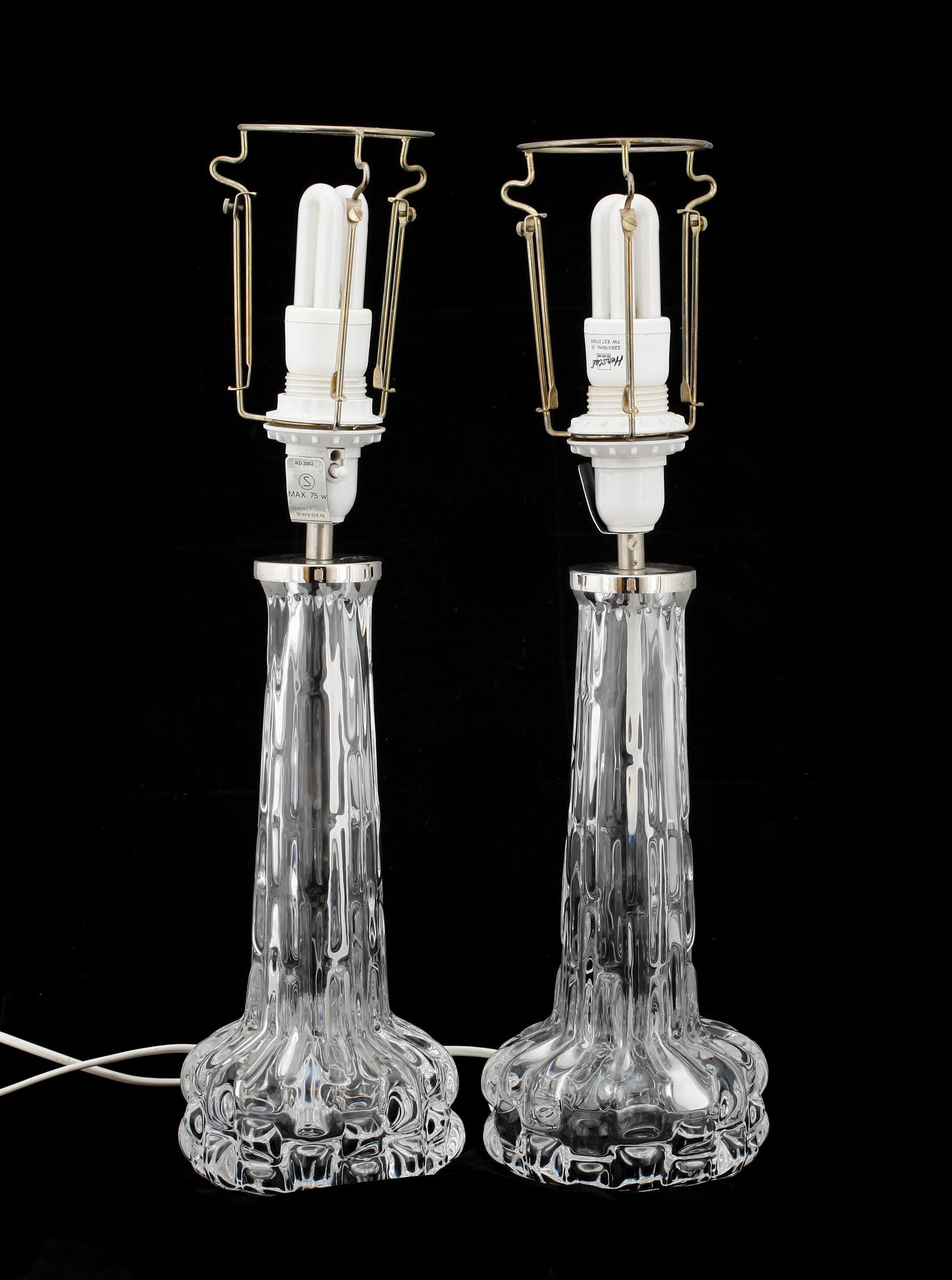 BORDSLAMPOR, ett par, glas, Carl Fagerlund, modell RD 2052, Orrefors.