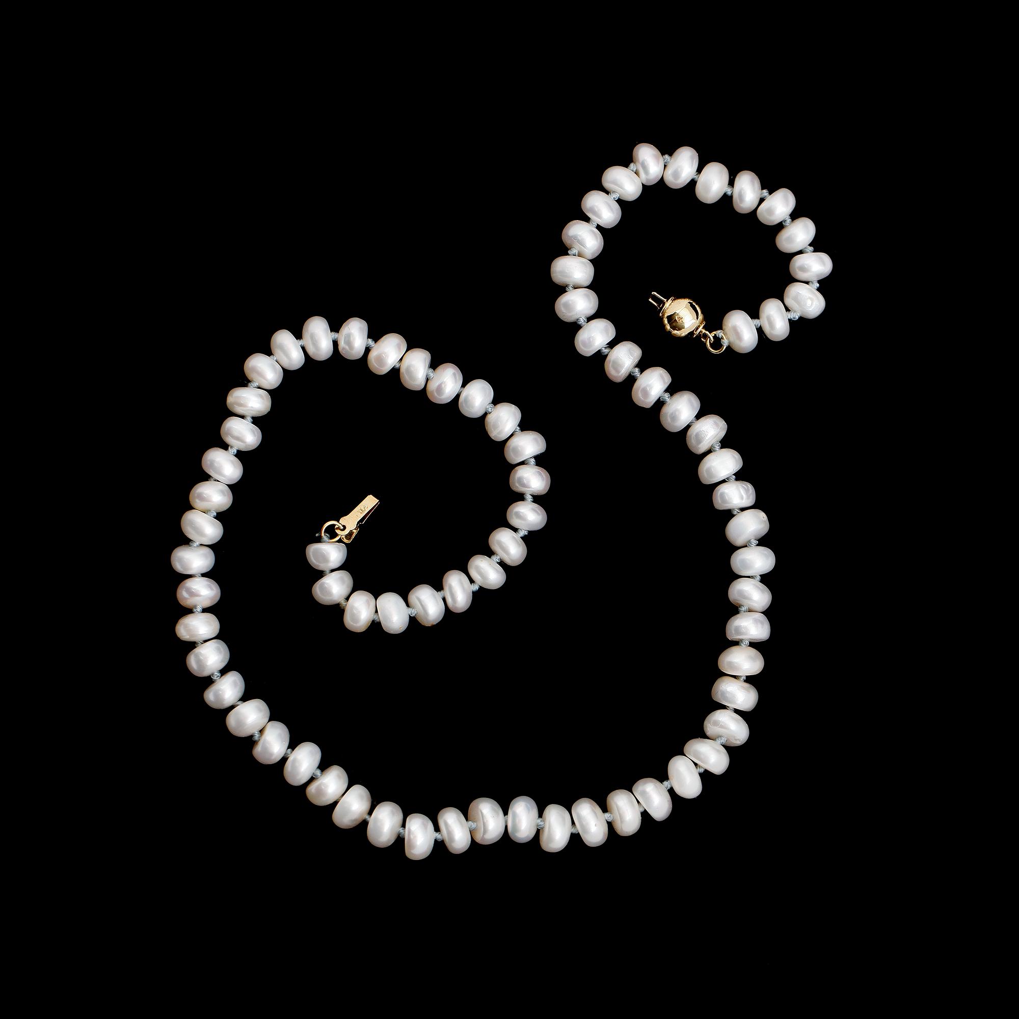 COLLIER, odlade pärlor, lås i 14 k guld.