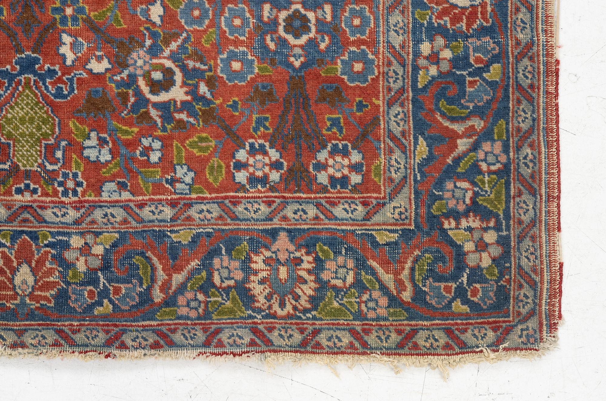 An antique Mahal rug, c.. 178 x 132 cm.