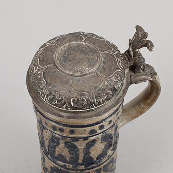 DRYCKESKANNA, saltglaserat stengods och silver, 1600-tal.