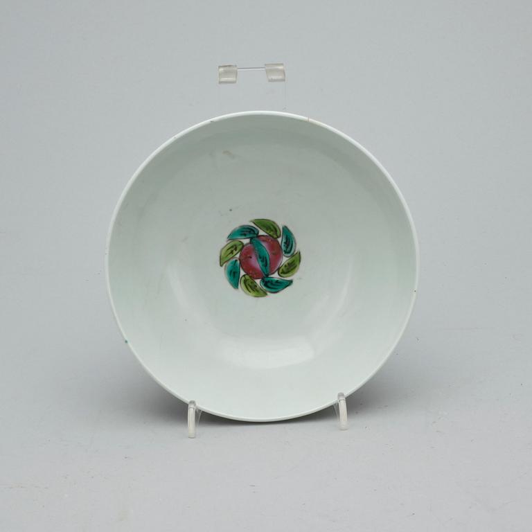 KRUKA / BOJAN, SKÅLAR 2 st samt TALLRIK, porslin, Kina, 1800- och 1900-tal.