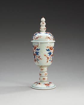 A large imari goblet with cover, Qing dynasty, Kangxi (1662-1722).