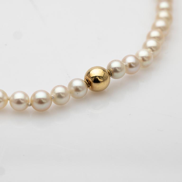 Pearl necklace, clasp in 18k gold.