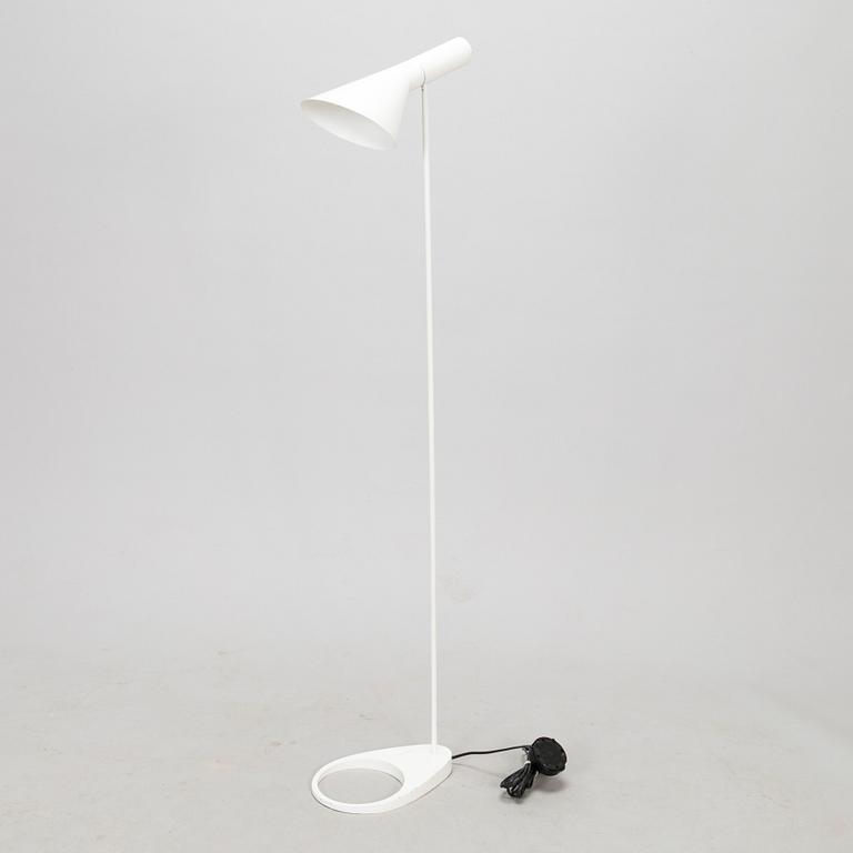 Arne Jacobsen, golvlampa AJ för Louis Poulsen Danmark.