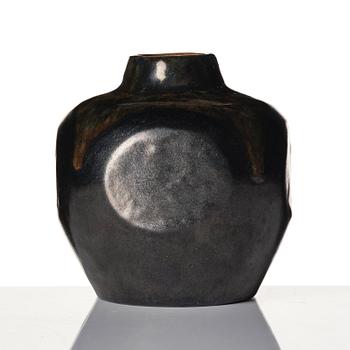 Anders & Bess Wissler, a glazed stoneware vase, Ateljé Solklinten, Mariefred, Sweden 1915.