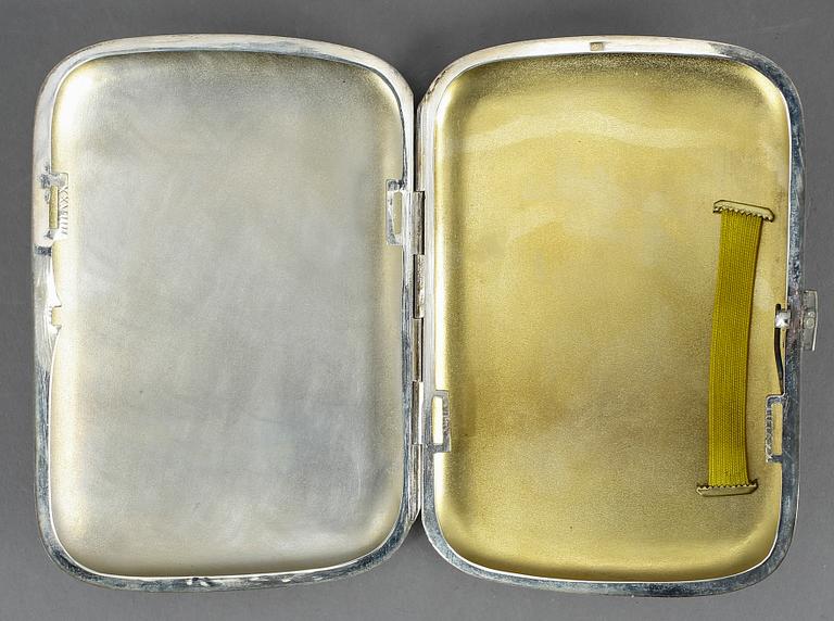 CIGARETTSKRIN, silver, svenska importstämplar, 1900-talets mitt. Vikt ca 185 gram.