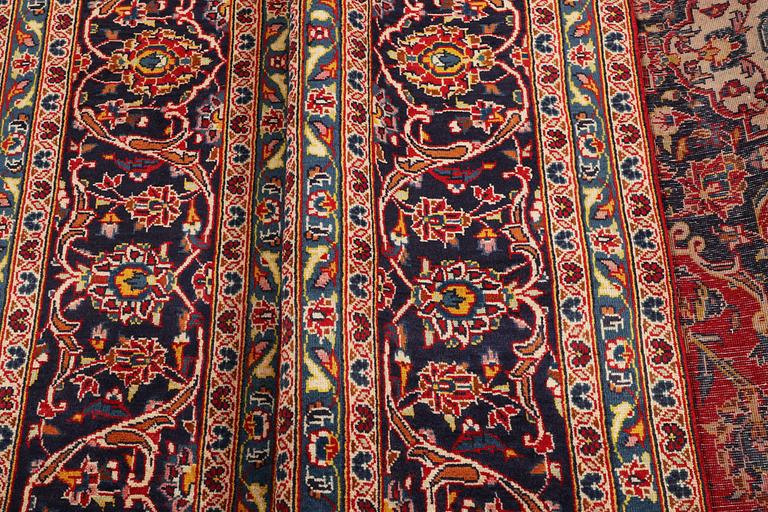 A carpet, Kashan, ca 390 x 243 cm.