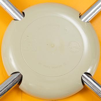 Arne Jacobsen, stolar, 5 st, "Sjuan", Fritz Hansen, Danmark, daterade 1976.