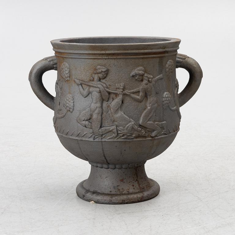 Ivar Johnsson, Garden urn, "Diana urn", Näfveqvarn Works, 1920s.