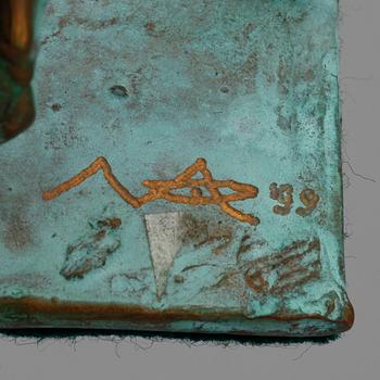 SKULPTUR, 2 st, brons, okänd konstnär, signerad o daterad 2000 resp 99.