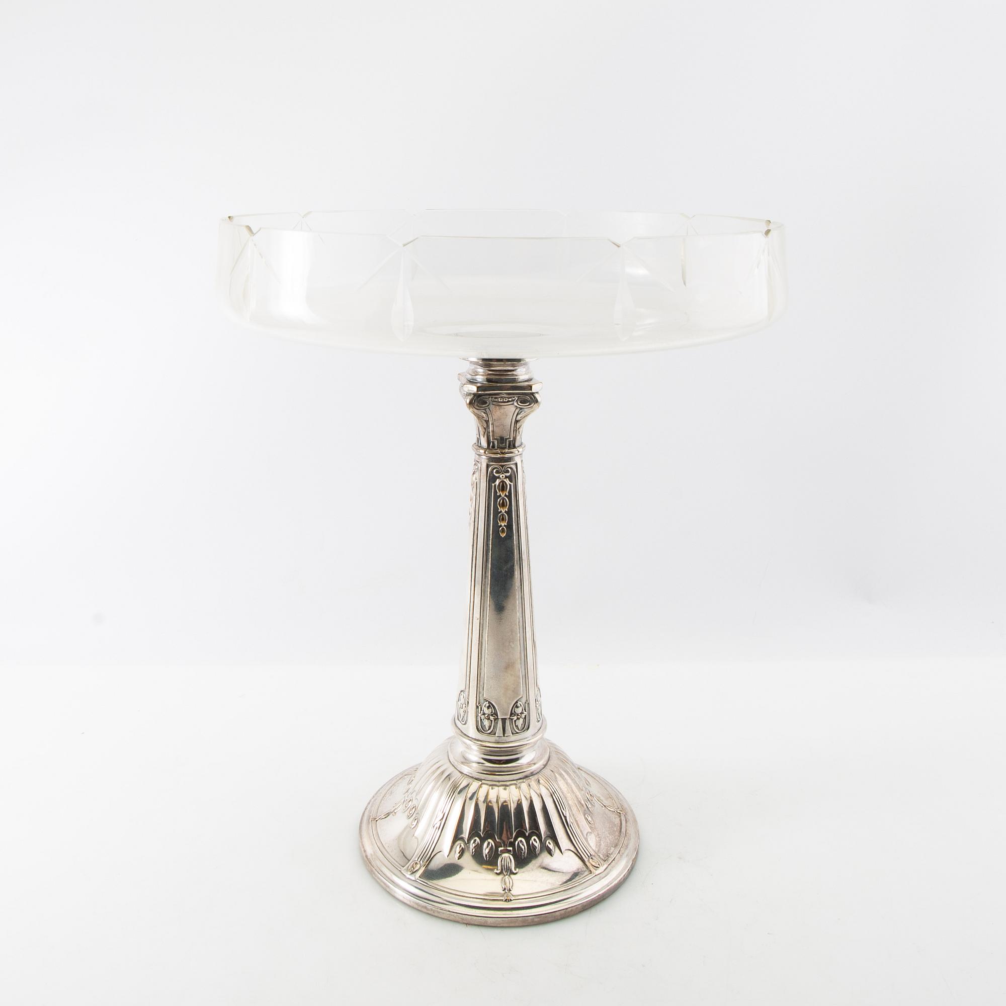 Uppsatsskål 1900-talets början nysilver och glas.