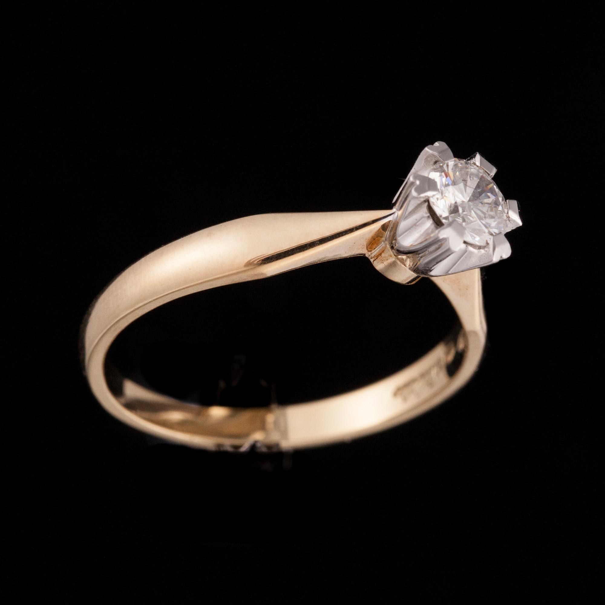 RING, 14K guld, diamant. Laatukoru 2009. Vikt ca 4,2 g.