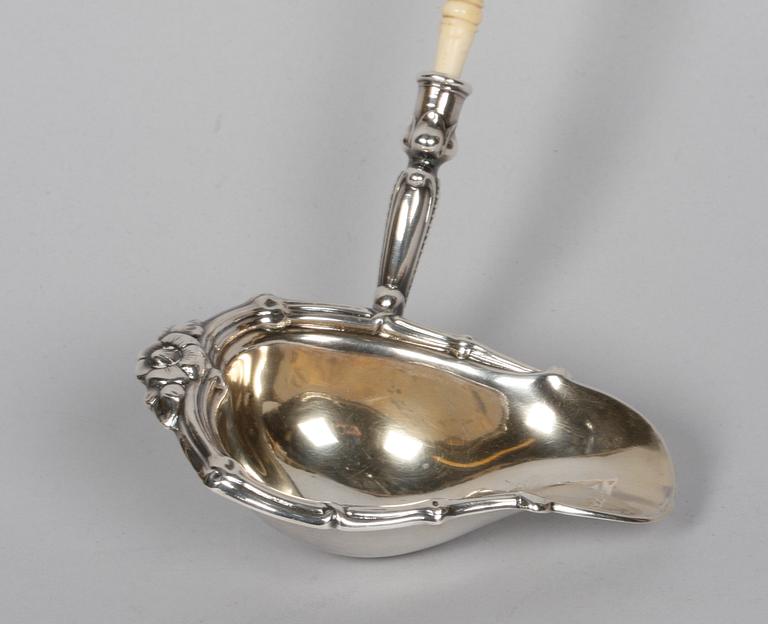 SOPPSLEV, nysilver och ben.