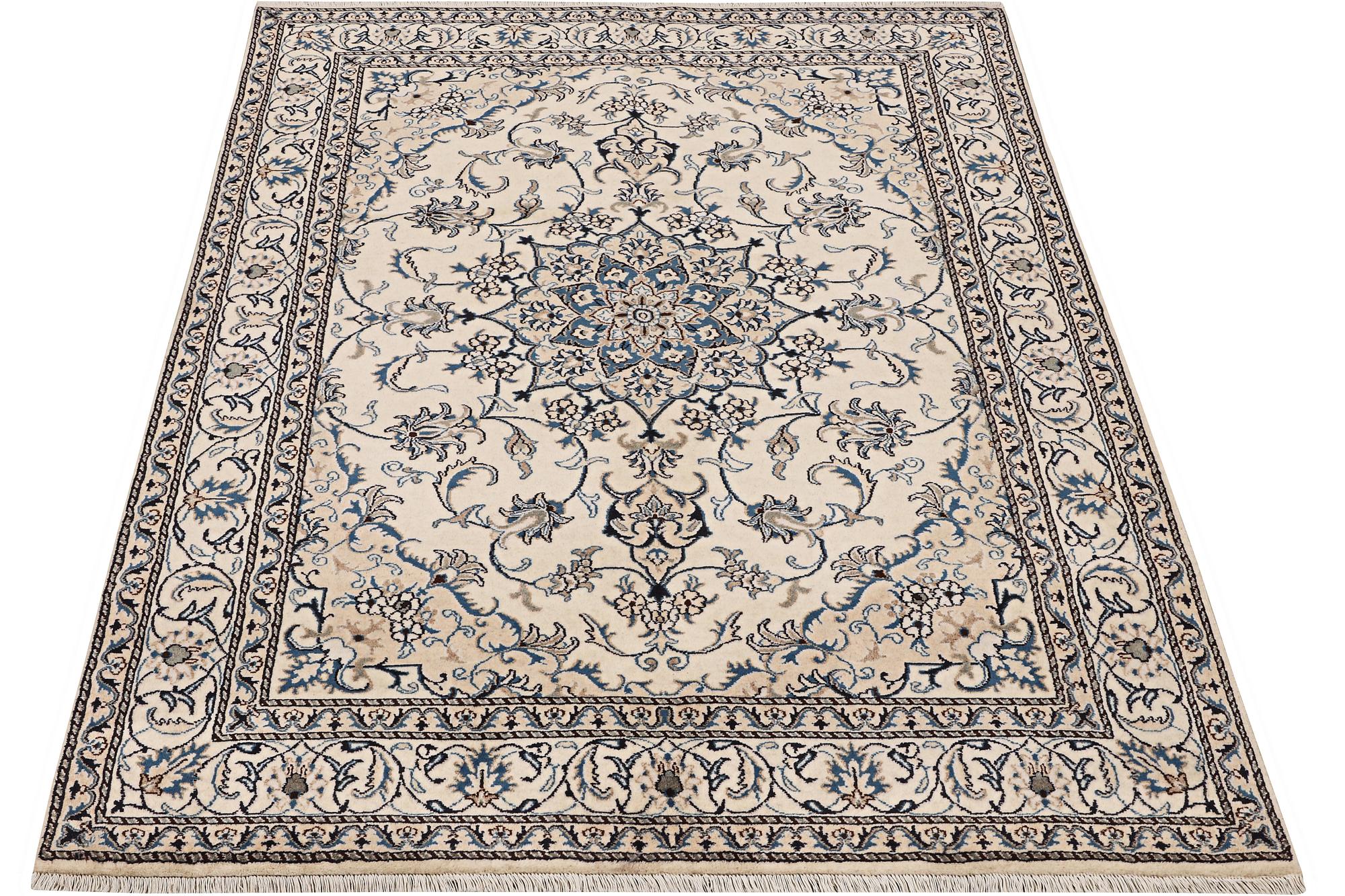 Matta, Nain, part silk, ca 237 x 167 cm.