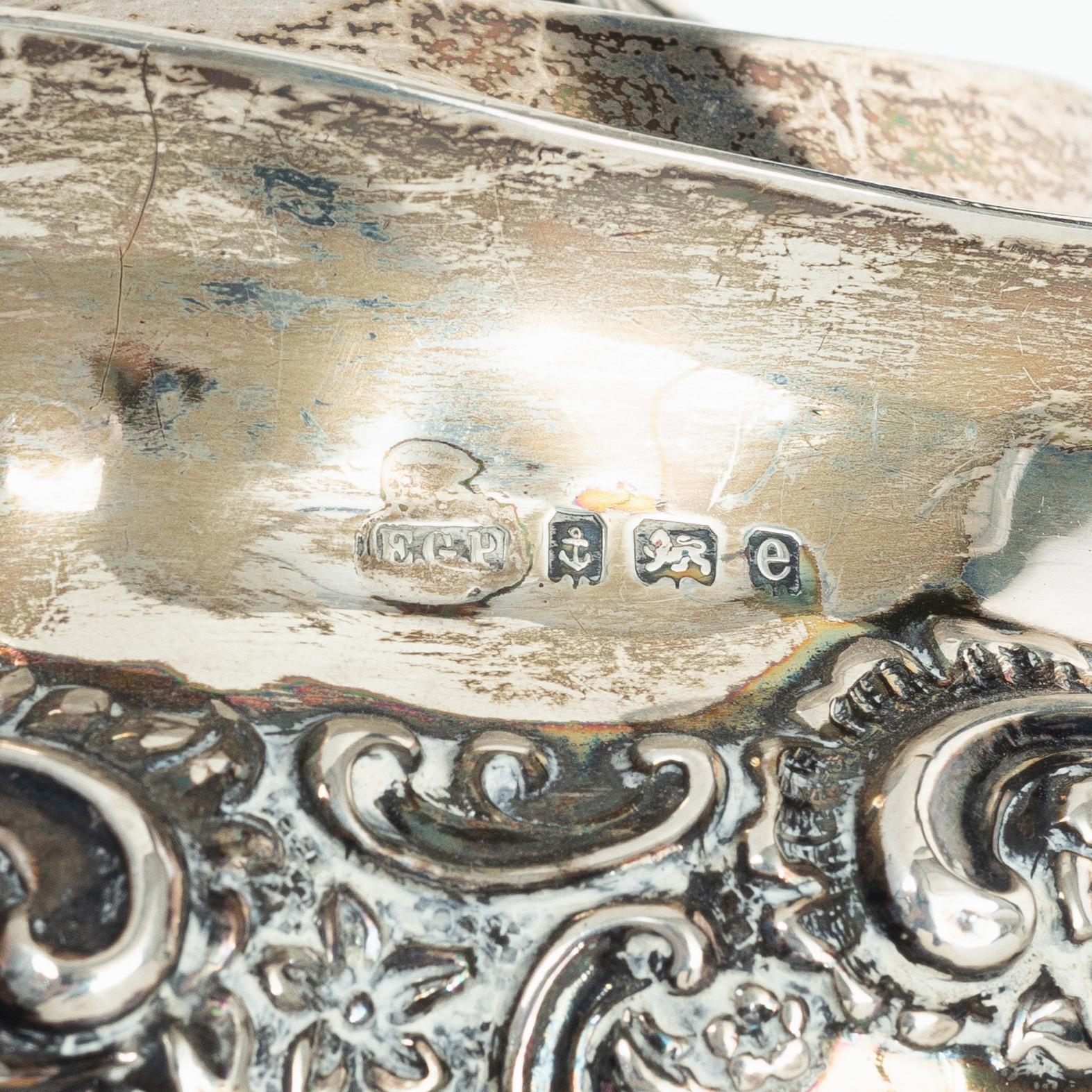 An English silver tea pot, sugar bowl and cream jug, Birmingham,  1904–1906.