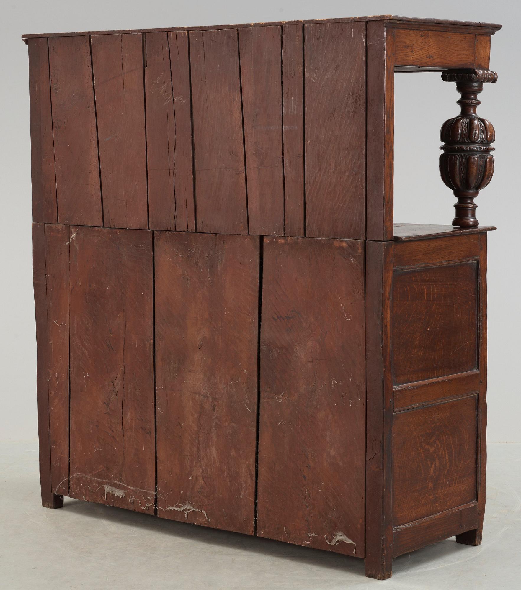 STOLPSKÄNK. England, 1600-tal.