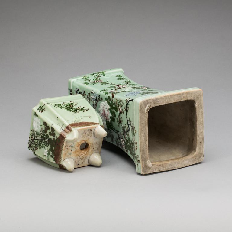 PIEDESTAL, porslin, Kina 1800/1900-tal.