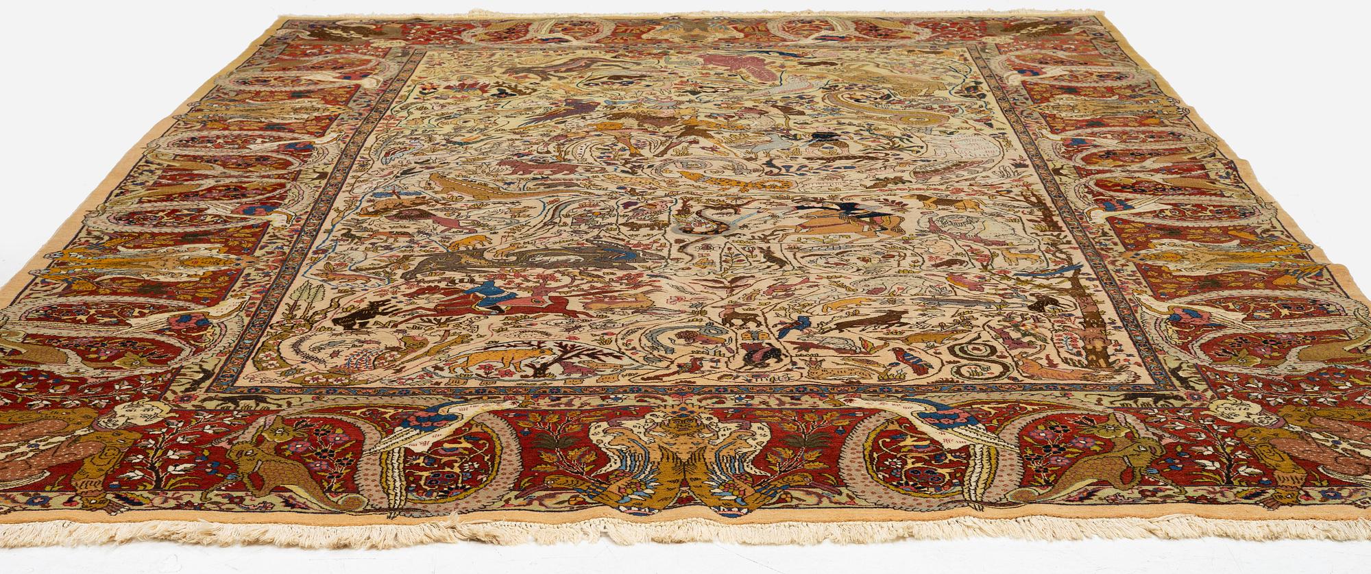 An antique Tabriz catper od 'Safavid Huntig design', Northwest Persia, c. 374 x 286 cm.