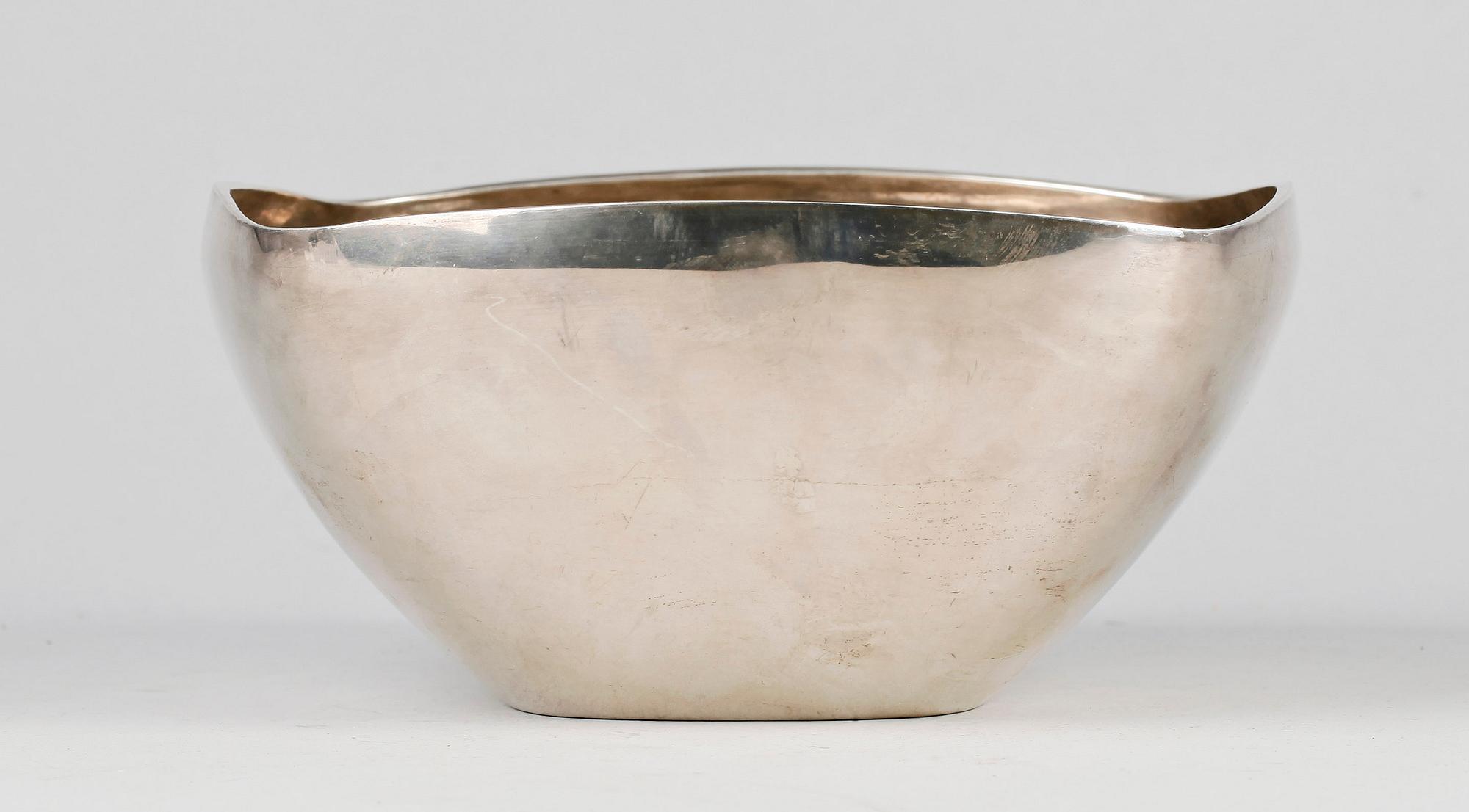 SKÅL, sterlingsilver, signerad Åke Strömdahl Stockholm, 1960. Vikt ca 722g.