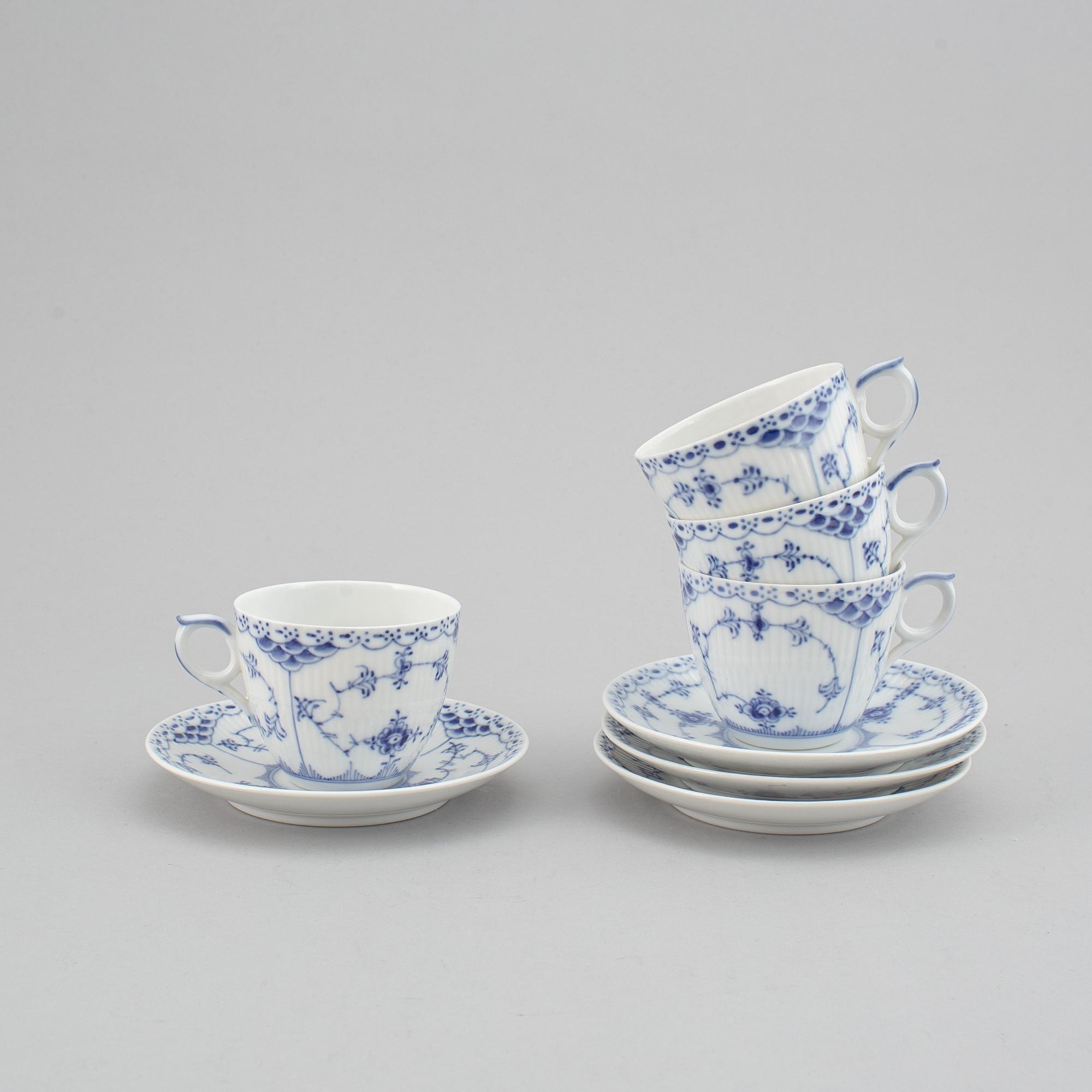 ROYAL COPENHAGEN, a part 'Musselmalet' service, Denmark (33 pieces).