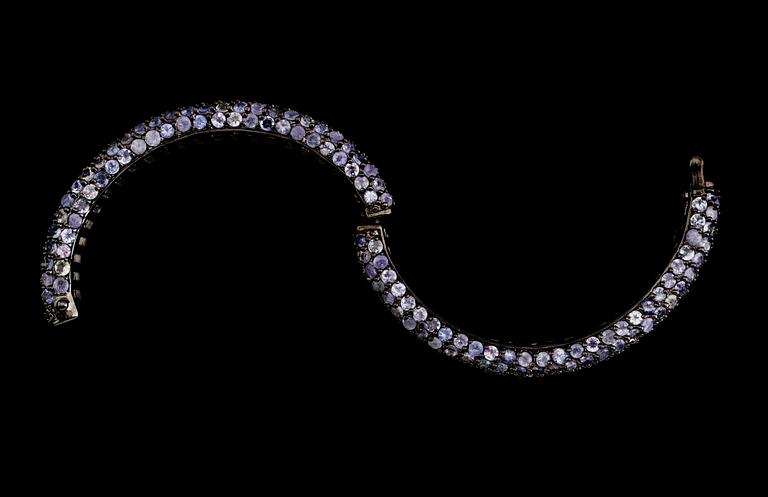 ARMBAND, sterlingsilver, tanzaniter tot ca 80.00 ct.