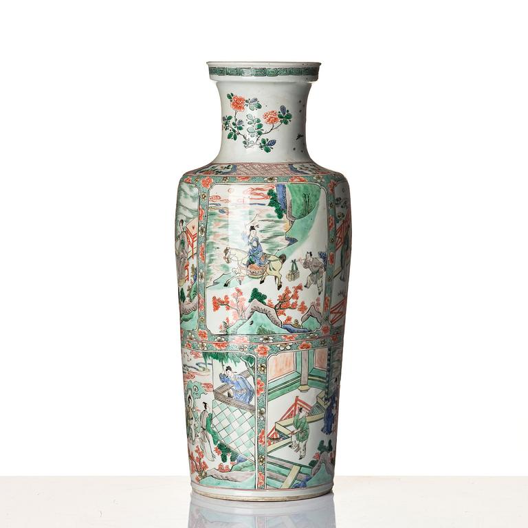 Vas, porslin. Qingdynastin, tidigt 1700-tal.