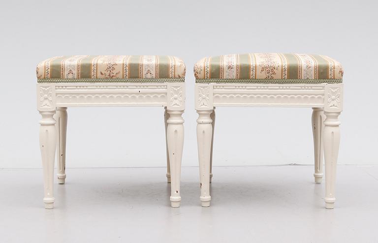 TABURETTER, 1 par, gustaviansk stil, 1900-talets första hälft.