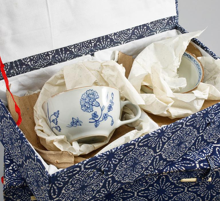 KAFFEKOPPAR med FAT, 12 st, porslin, "Nejlika", ur IKEAS 1700-tals serie, 1990-tal.