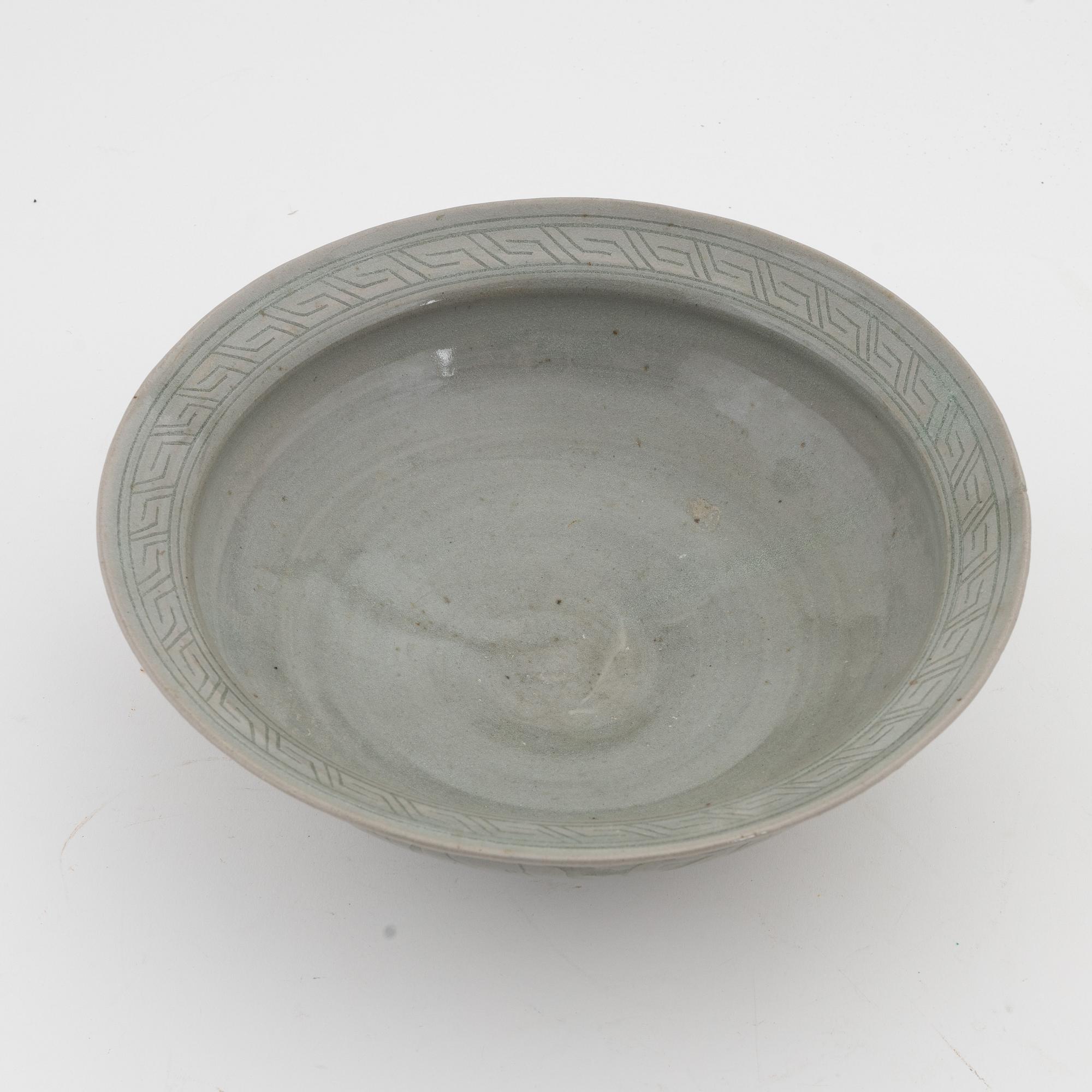 Skålfat, keramik. Sydostasien, 1900-tal.