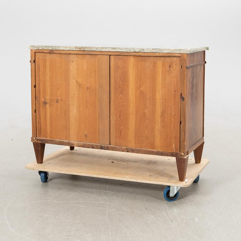 Chest of drawers, Gustavian style, early 19th century.