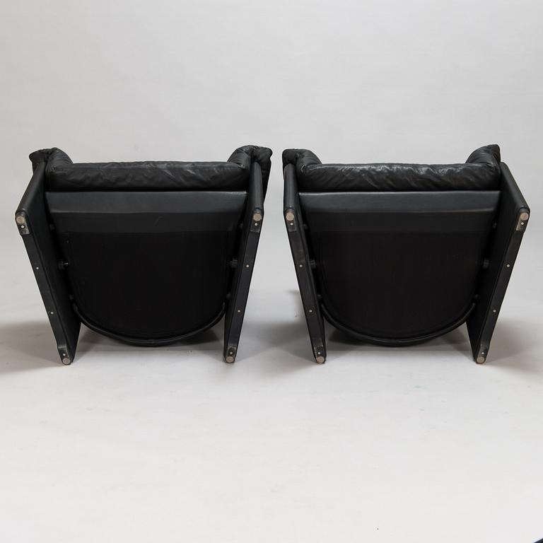Vico Magistretti, a pair of 'Palmaria' armchairs for Cassina.