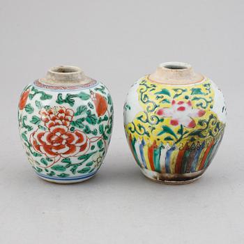 Two famille verte and famille rose tea caddies, Qing dynasty, 18th century.