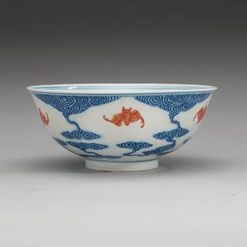 A blue and white 'bats' bowl, late Qing dynasty (1644-1912), with Guangxu six character mark.