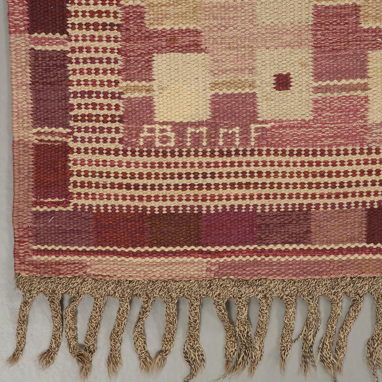 Marianne Richter, A CARPET, "Villemo, rosa", flat weave, ca 246,5 x 177 cm, signed AB MMF MR.