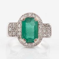 Ring, 18K white gold with emerald and octagon-cut diamonds.