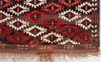 A carpet, an antique Chodor main carpet, Turkmenistan, ca 377-381,5 x 233-240 cm (as well as  2-2,5 cm flat weave.