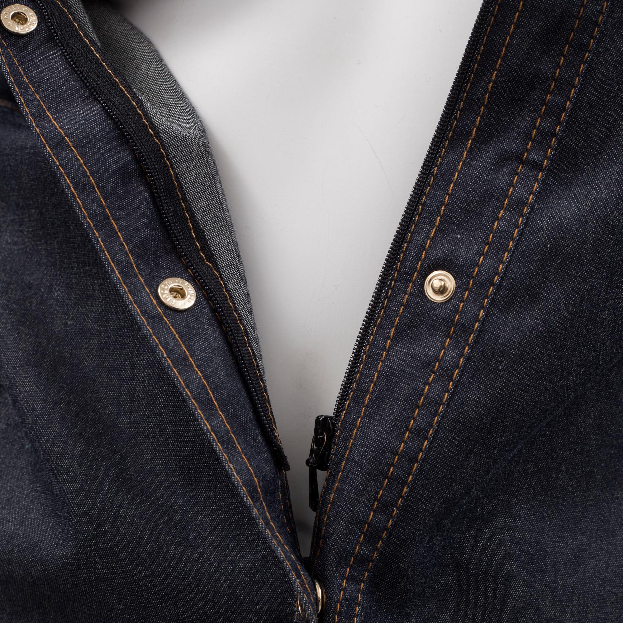 A suit by Gucci, denim skirt and jacket, italian size 42.