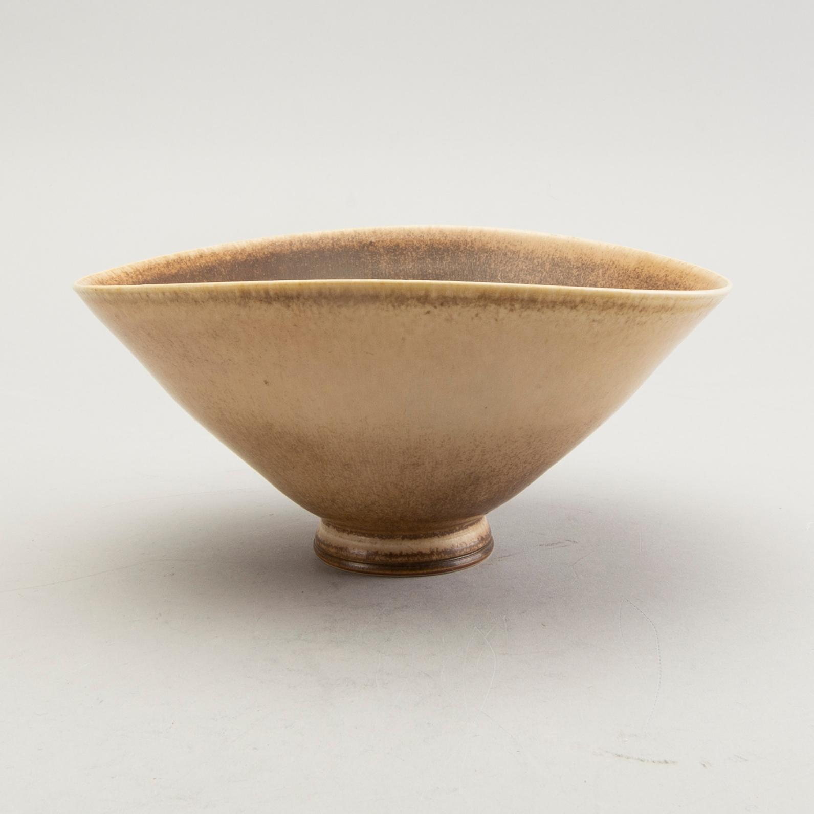 Berndt Friberg, skål, stengods, Gustavsbergs Studio, signerad och daterad 1949.