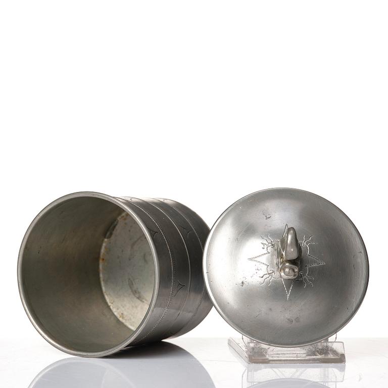 Estrid Ericson, burk med lock, tenn, Firma Svenskt Tenn, Stockholm 1925, modell A 42.
