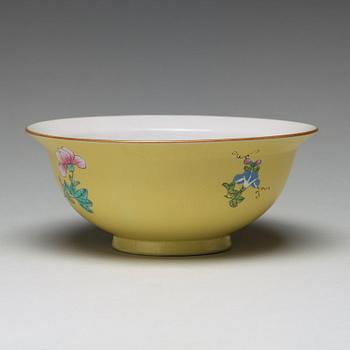 A yellow glazed sgrafitto bowl, late Qing dynasty with Qianlong mark.