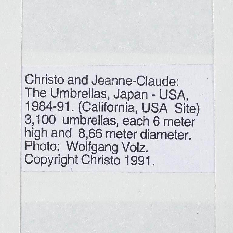 CHRISTO, 2 st affischkort, signerade. "The umbrellas" samt "Surrounded Islands".