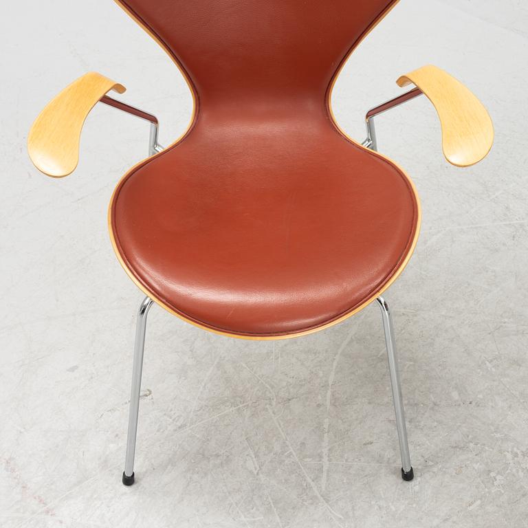 Arne Jacobsen, karmstolar, 3 st, "Sjuan", Fritz Hansen, Danmark, daterade 2001.