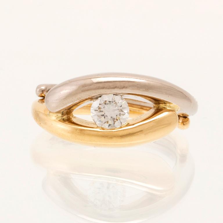 Ole Lynggaard, ring "Kjysen/Kyssen" 18K white and red gold with a round brilliant-cut diamond.