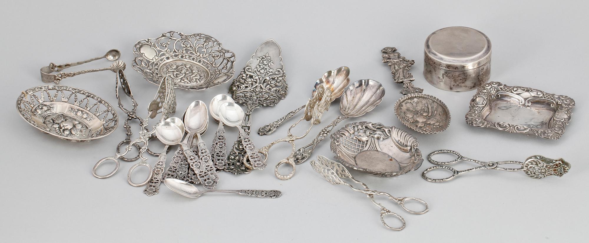 PARTI SILVER, 26 delar, bl a GAB. Sverige/England, 1900-tal. Tot ca 330 gr.