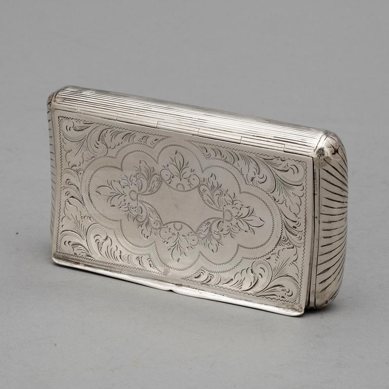 DOSA, ASK samt ETUI, 1+1+1, silver, bland Holland, 1800-talets andra hälft. Totalvikt ca 888 gram.