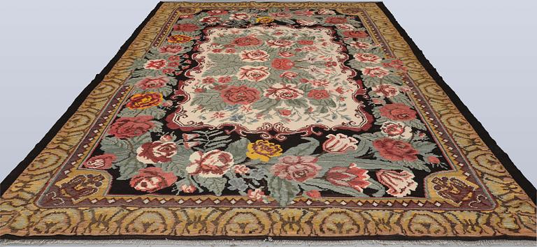 An older Bessarabian Kelim carpet, 380 x 240 cm.