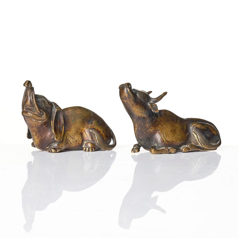 A set of two bronze scroll weights/sculptures, late Ming dynasty/early Qing dynasty.