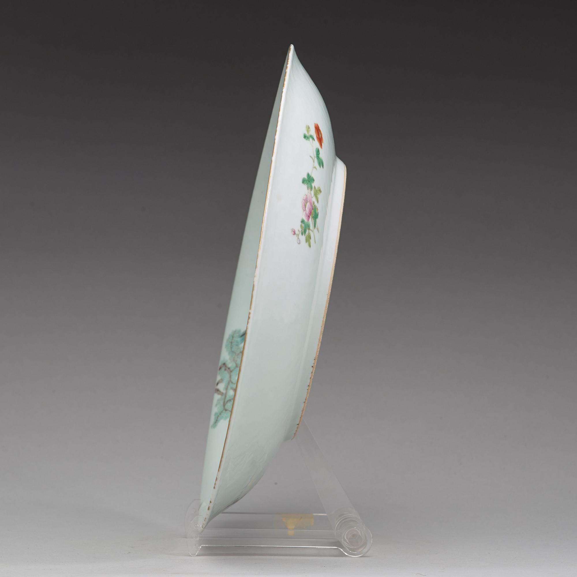 A Chinese famille rose dish, 20th Century.