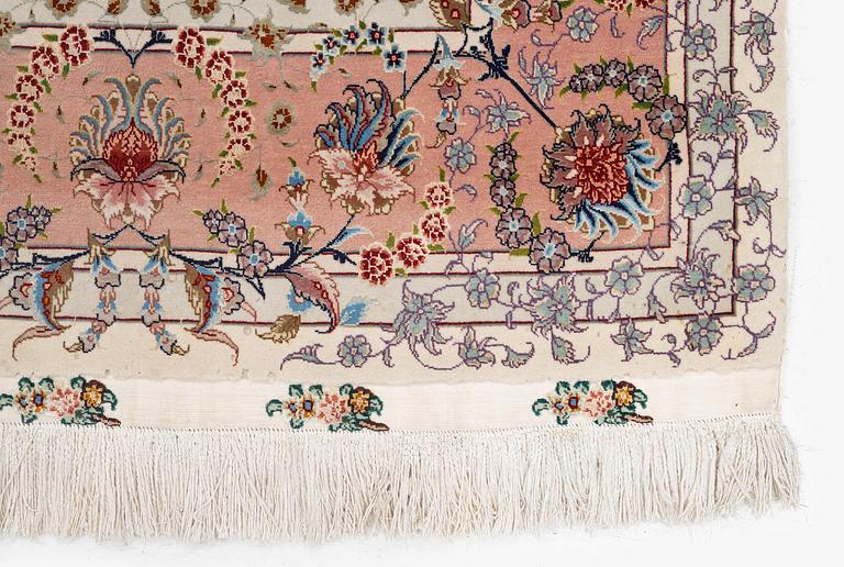 Matta, Old Täbris, Nordvästra Persien, part silk, signerad, ca 215 x 151 cm.