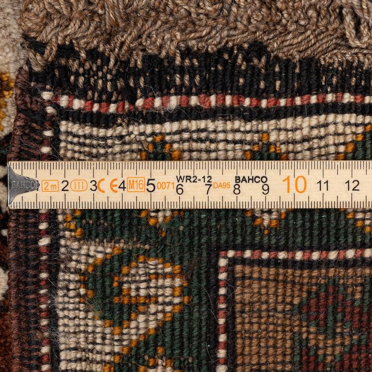 Carpet, Kazak style, approx. 270 x 165 cm.